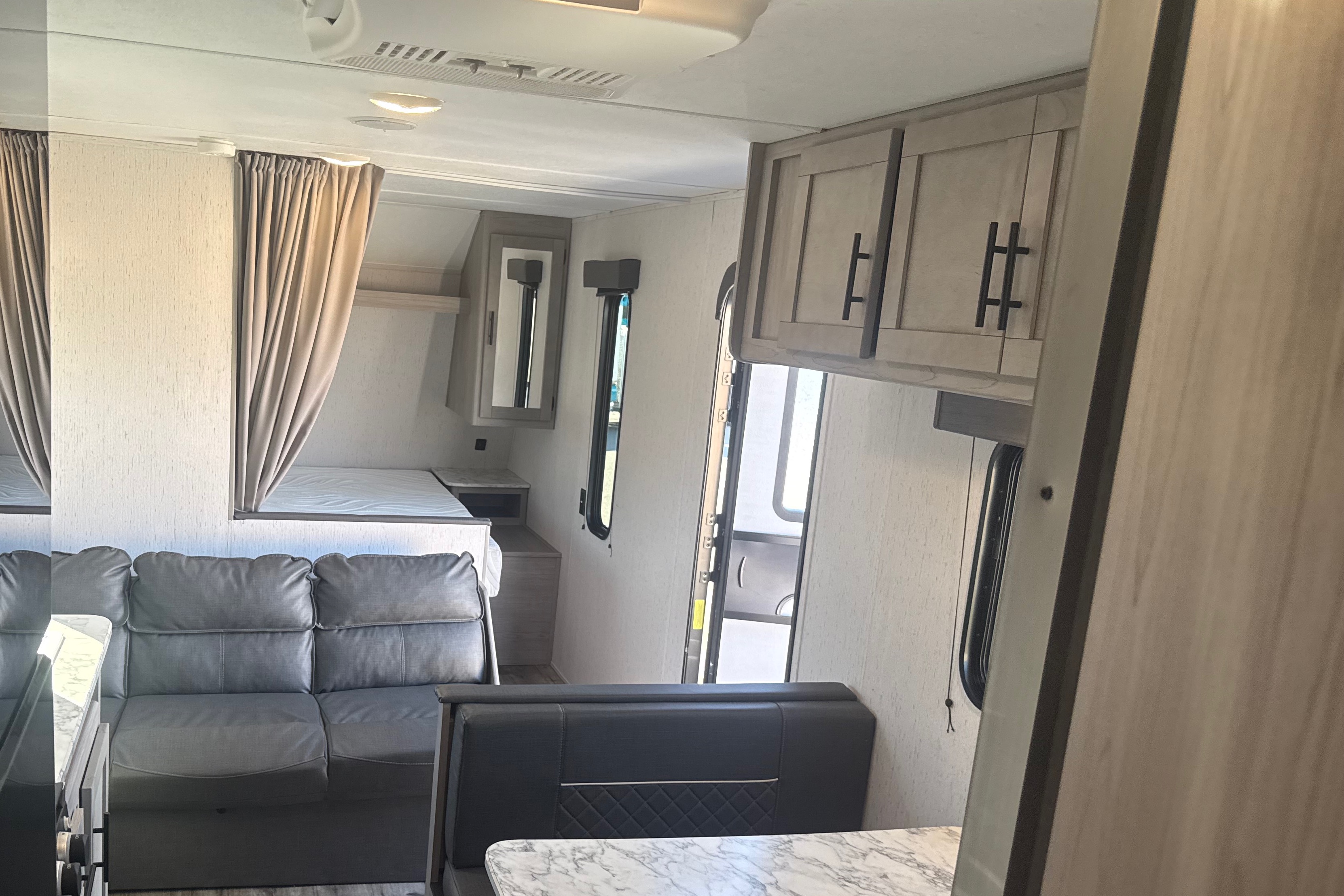 jakwan's Coleman Lantern Travel Trailer
