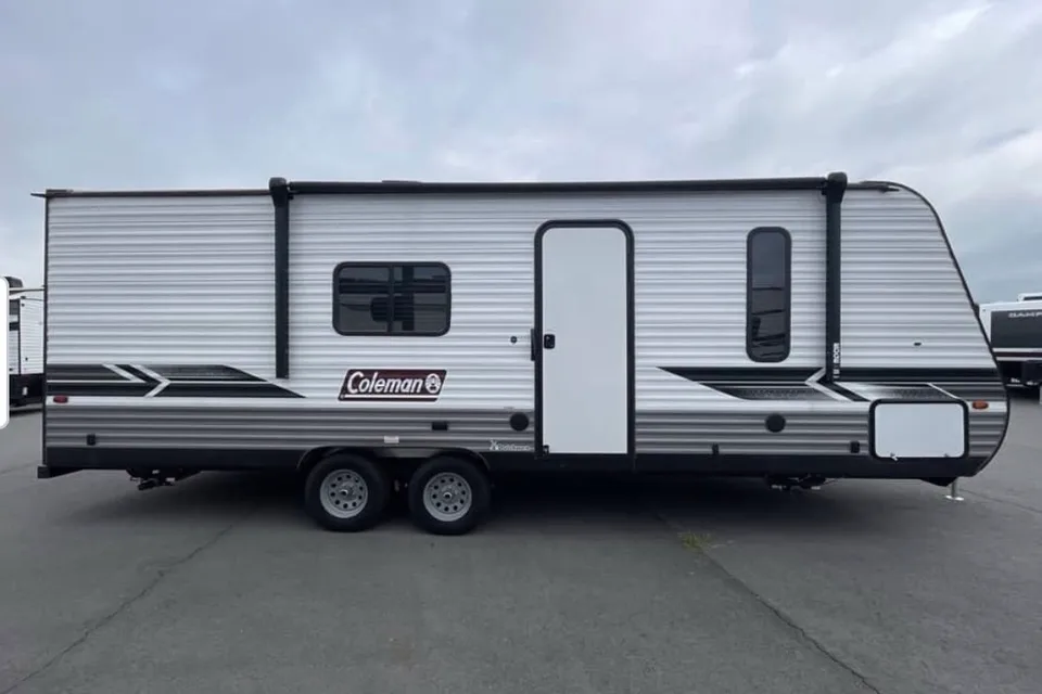 jakwan's Coleman Lantern Travel Trailer
