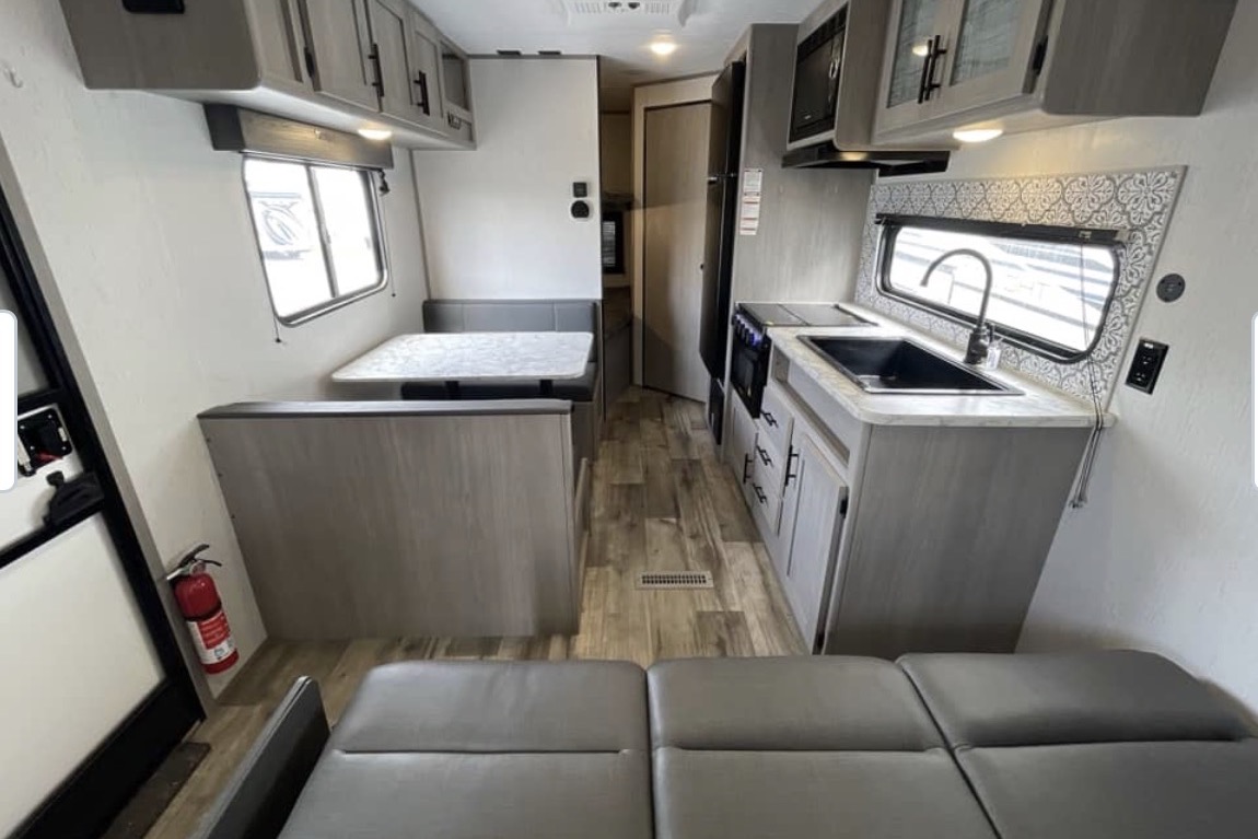 jakwan's Coleman Lantern Travel Trailer