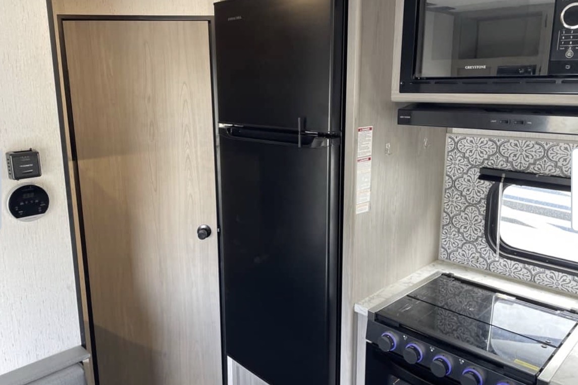 jakwan's Coleman Lantern Travel Trailer