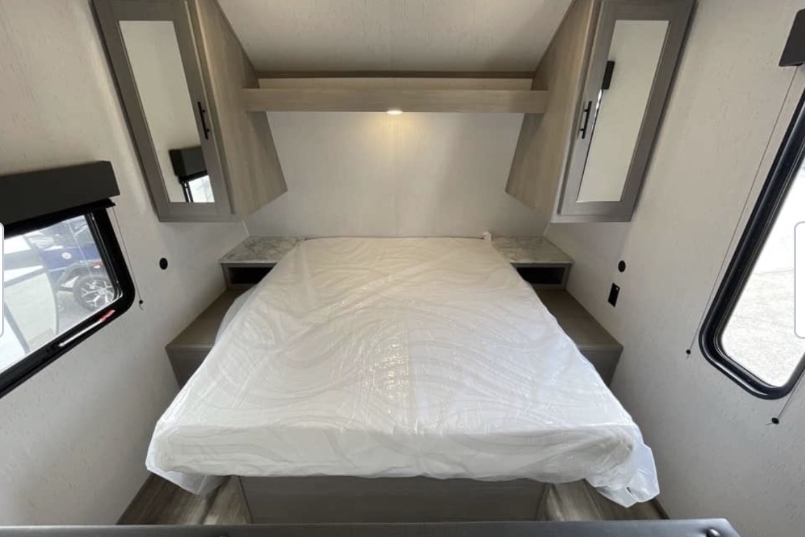 jakwan's Coleman Lantern Travel Trailer