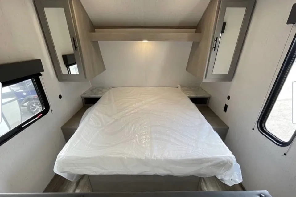 jakwan's Coleman Lantern Travel Trailer