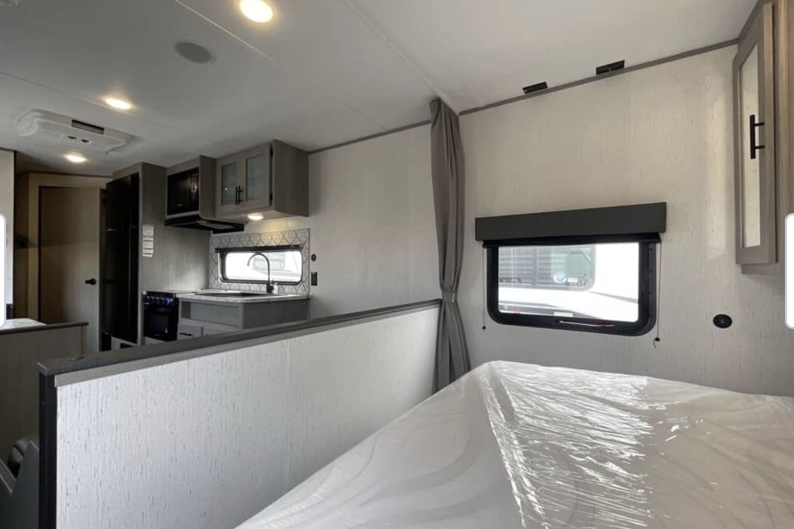 jakwan's Coleman Lantern Travel Trailer