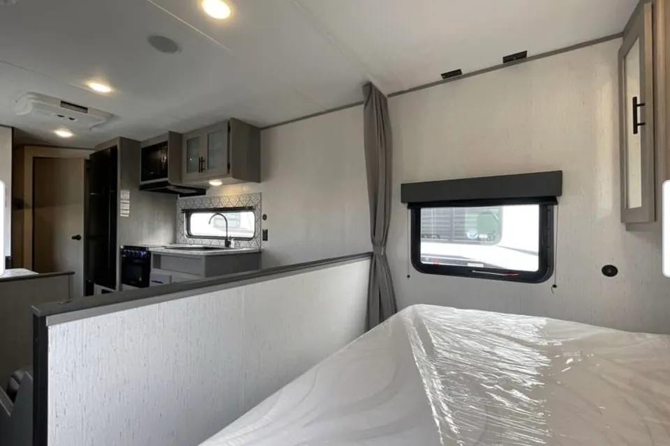 jakwan's Coleman Lantern Travel Trailer