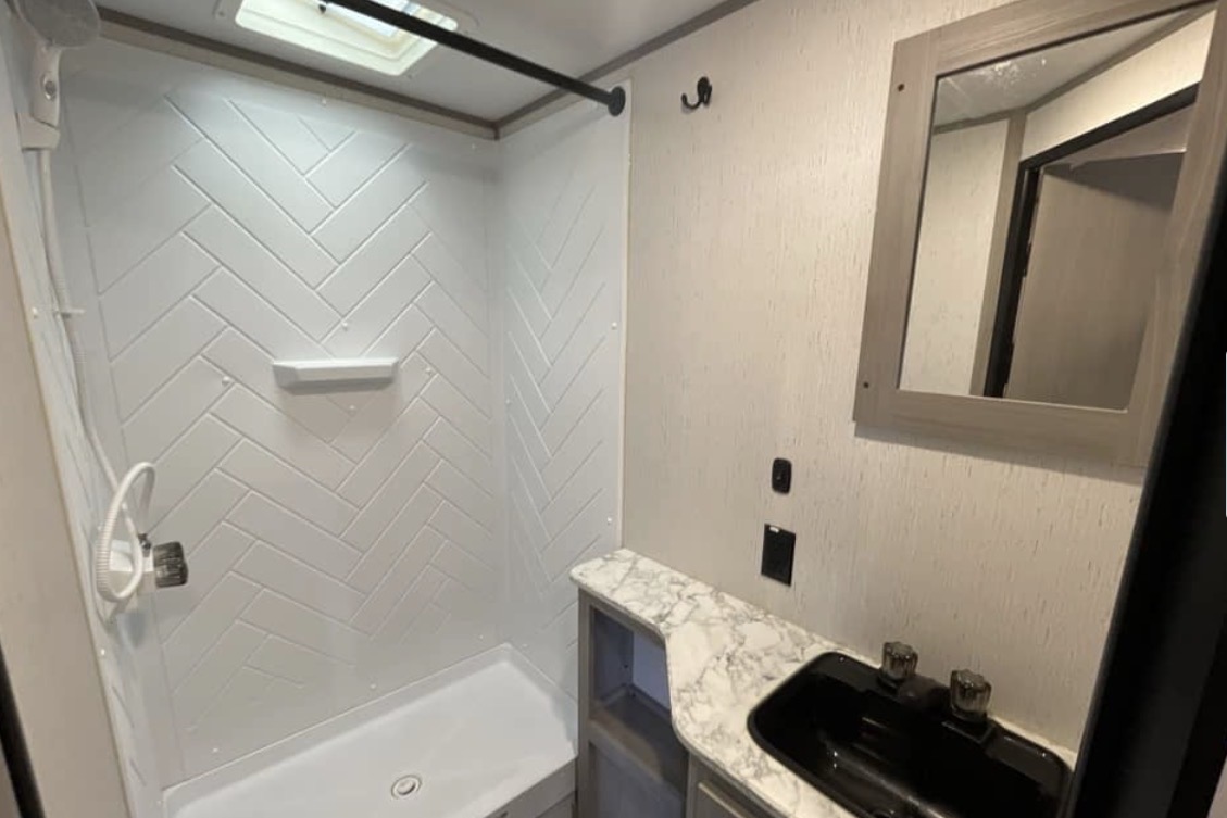 jakwan's Coleman Lantern Travel Trailer