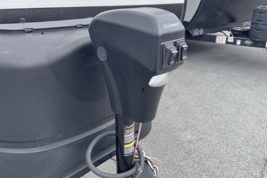 jakwan's Coleman Lantern Travel Trailer