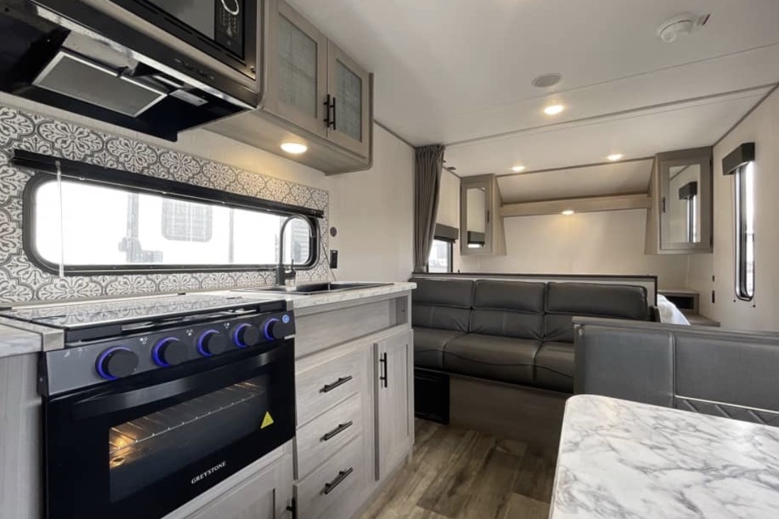 jakwan's Coleman Lantern Travel Trailer