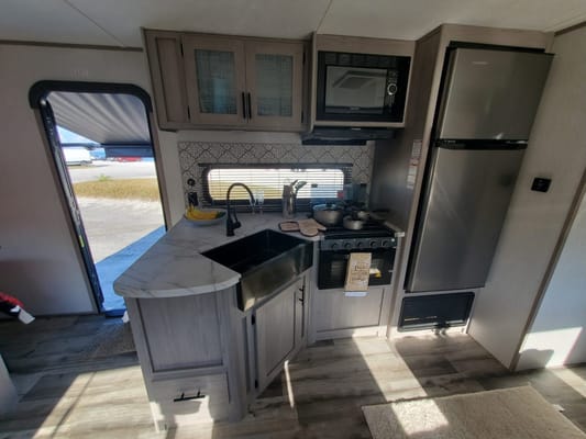 DELIVERY & SET-UP ONLY WITH Alberto and Katia's 2022 Coleman