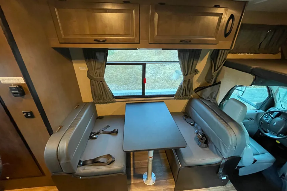 Tiffin Wayfarer 19TM Class C 19' length Great for first timers
