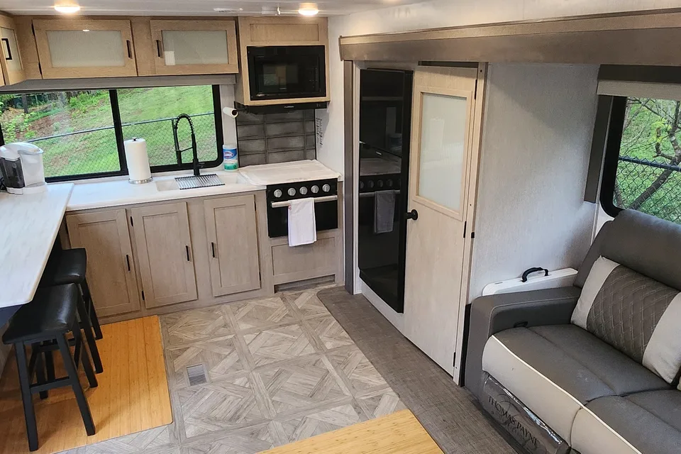 😁BOOK NOW for SUMMER @ Anchor Down RV Resort - 2 PETS STAY FREE⭐⭐⭐⭐⭐