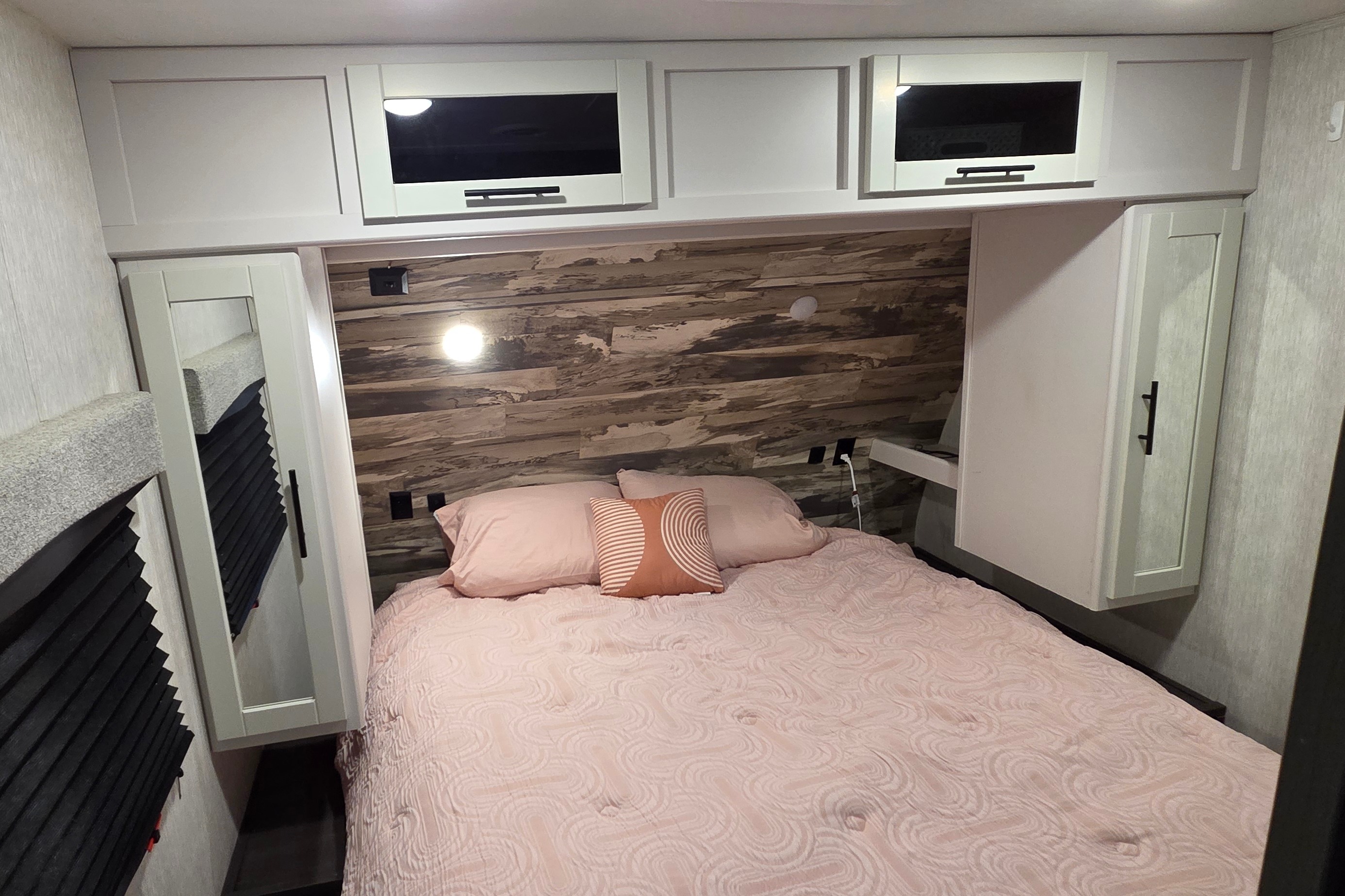 Dyllan & Emily's Crossroads Cruiser Air CR- 28BBH Travel Trailer