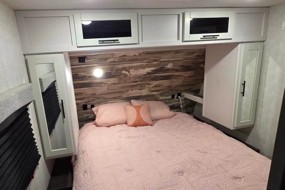 Dyllan & Emily's Crossroads Cruiser Air CR- 28BBH Travel Trailer
