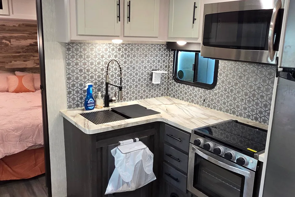 Dyllan & Emily's Crossroads Cruiser Air CR- 28BBH Travel Trailer