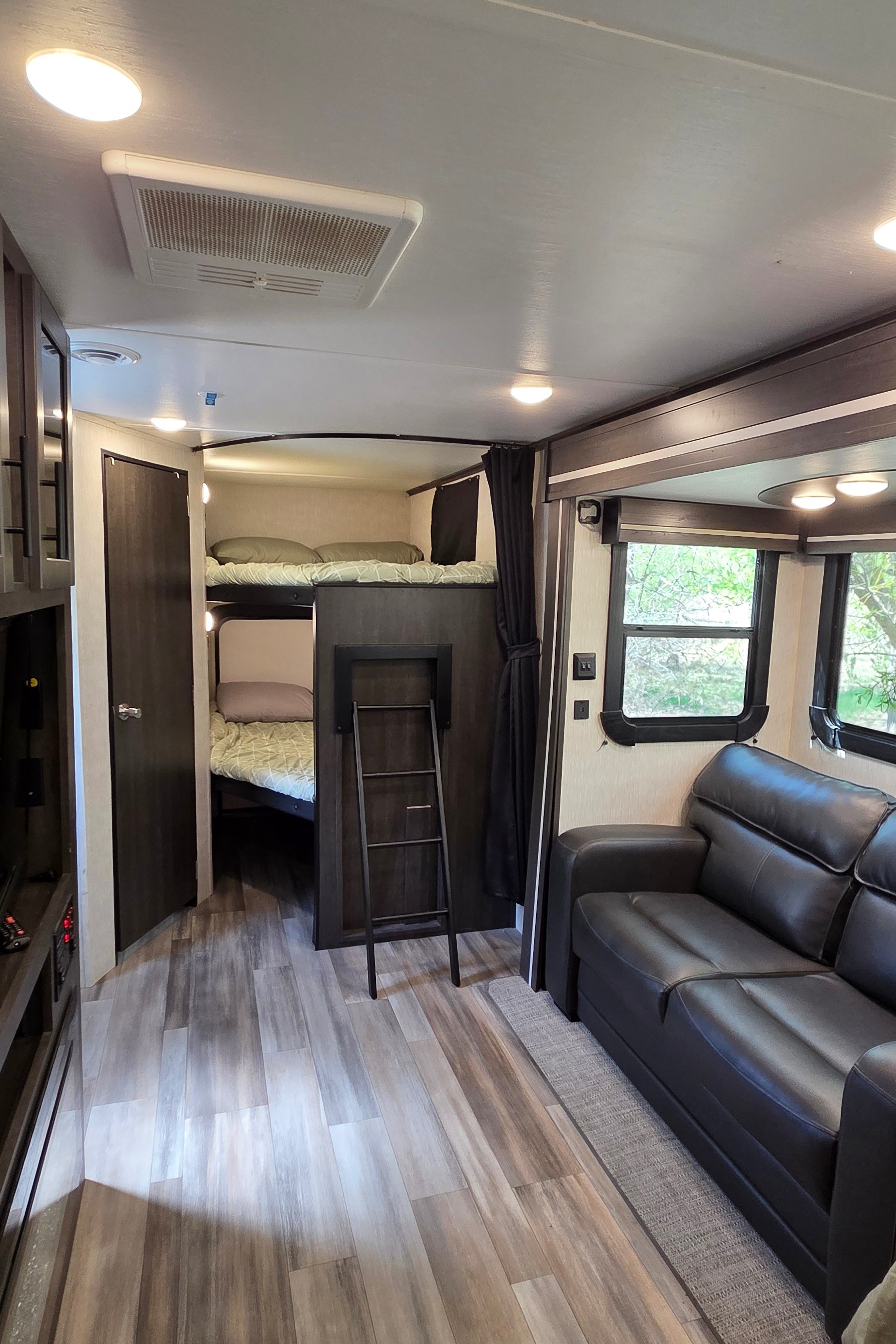 Dyllan & Emily's Crossroads Cruiser Air CR- 28BBH Travel Trailer