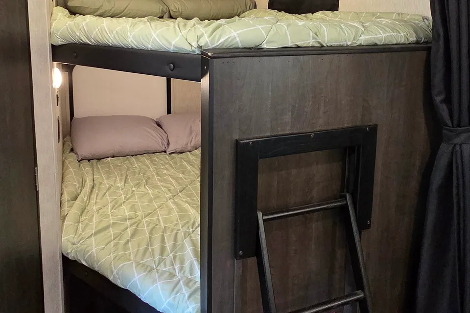 Dyllan & Emily's Crossroads Cruiser Air CR- 28BBH Travel Trailer