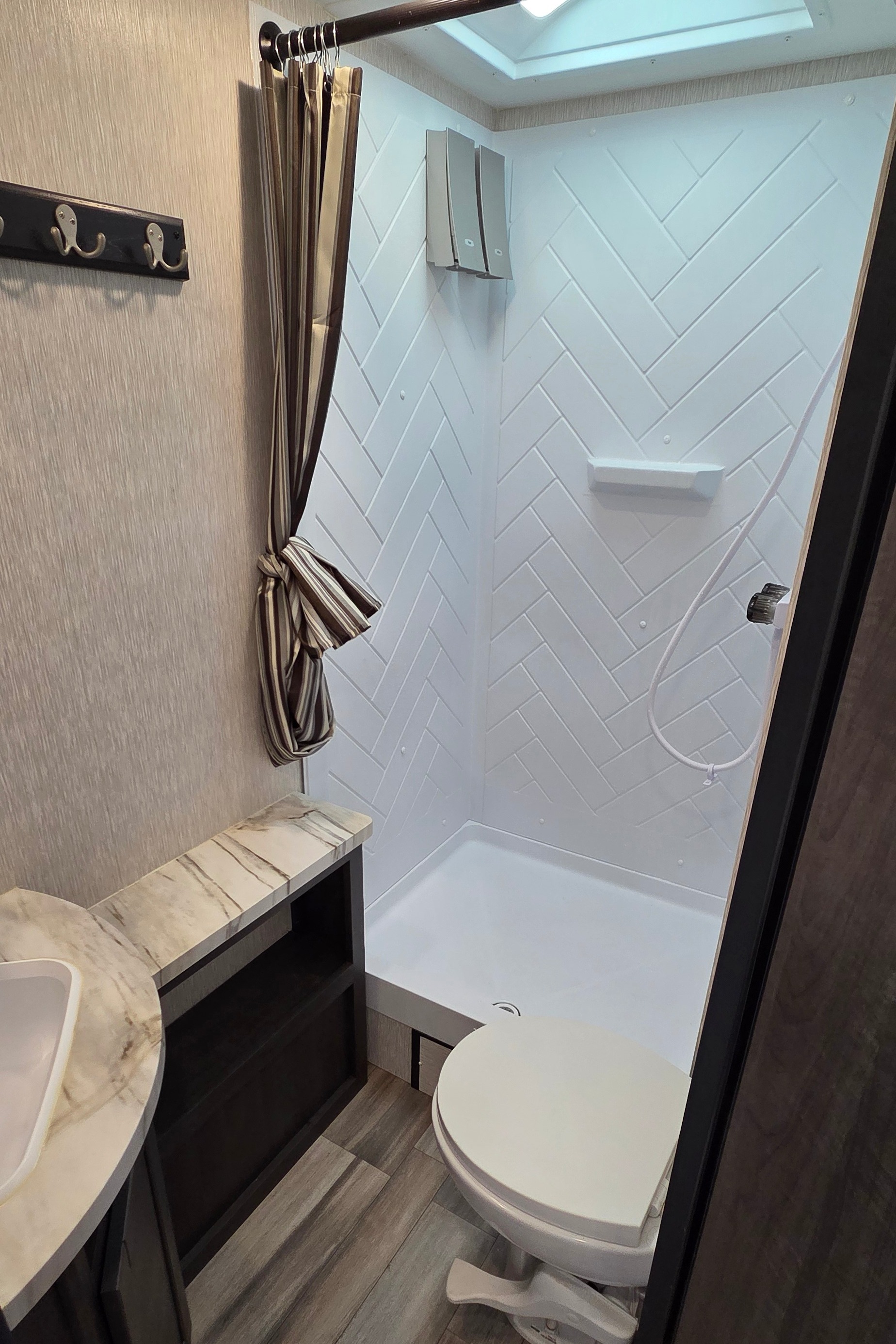 Dyllan & Emily's Crossroads Cruiser Air CR- 28BBH Travel Trailer