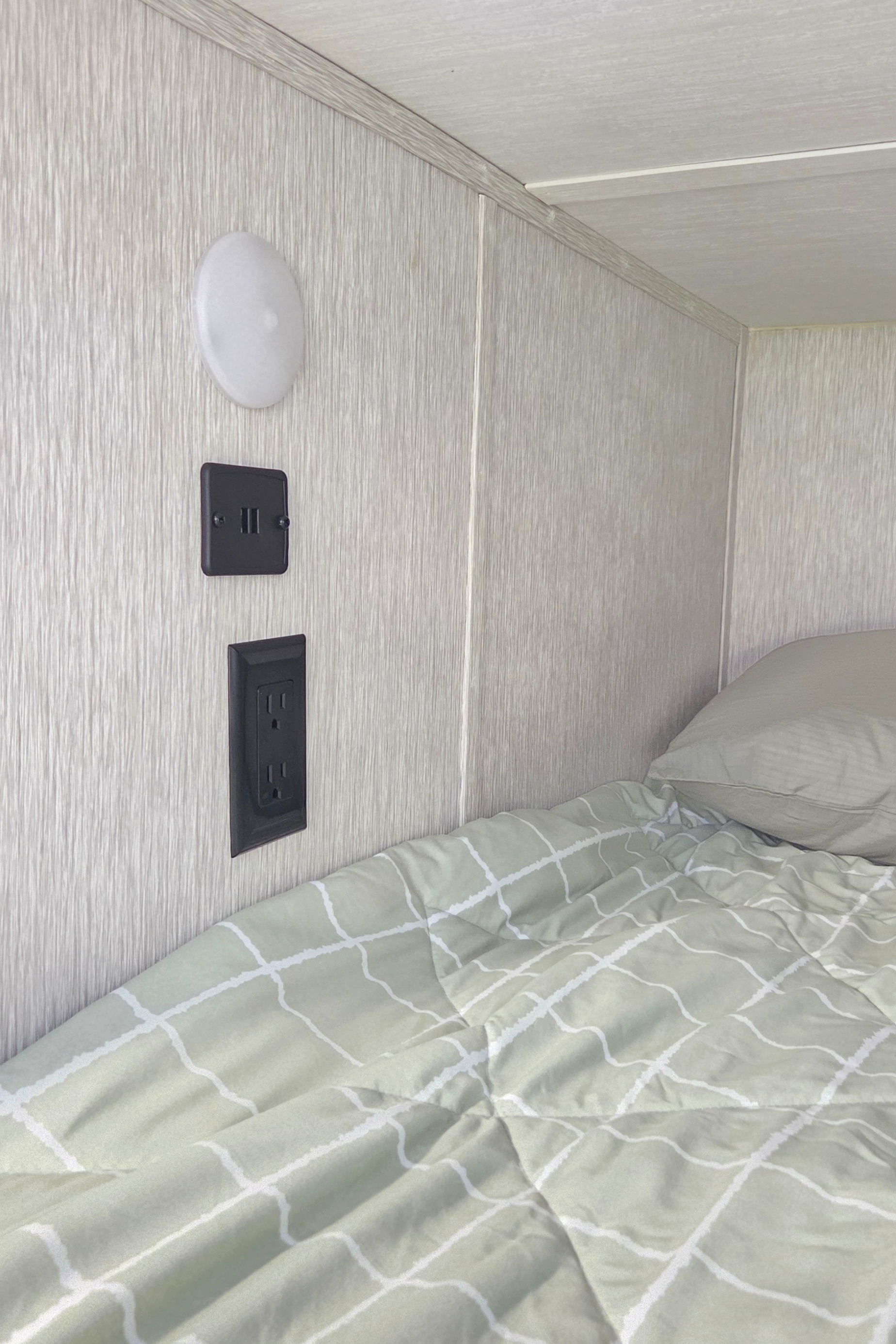 Dyllan & Emily's Crossroads Cruiser Air CR- 28BBH Travel Trailer