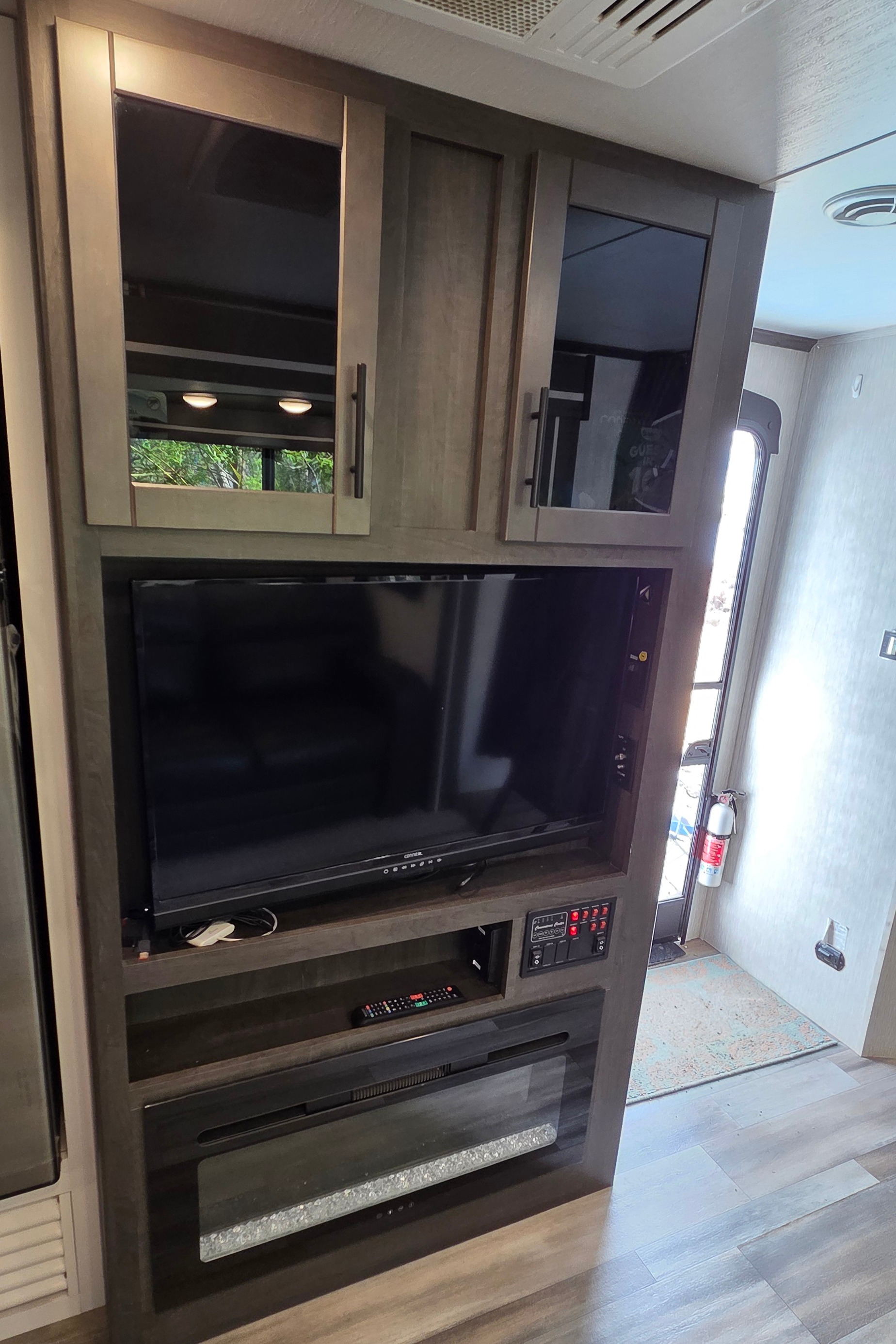 Dyllan & Emily's Crossroads Cruiser Air CR- 28BBH Travel Trailer