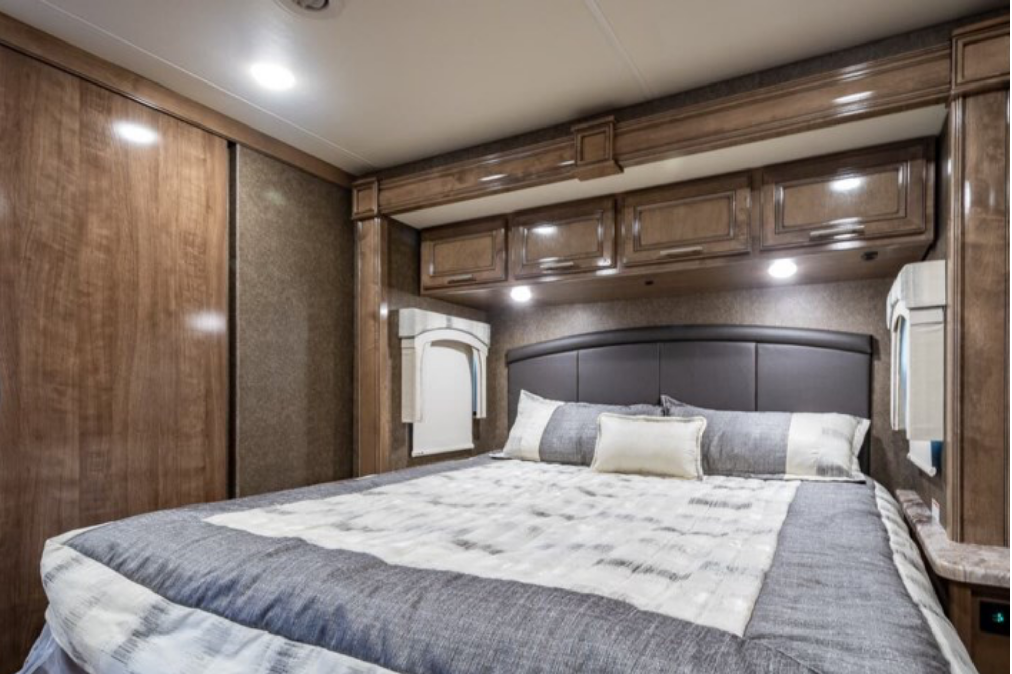 2020 Thor Motor Coach Miramar - Class A Motorhome