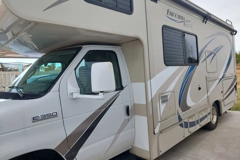 Kevin's Thor Motor Coach Freedom Elite Class C