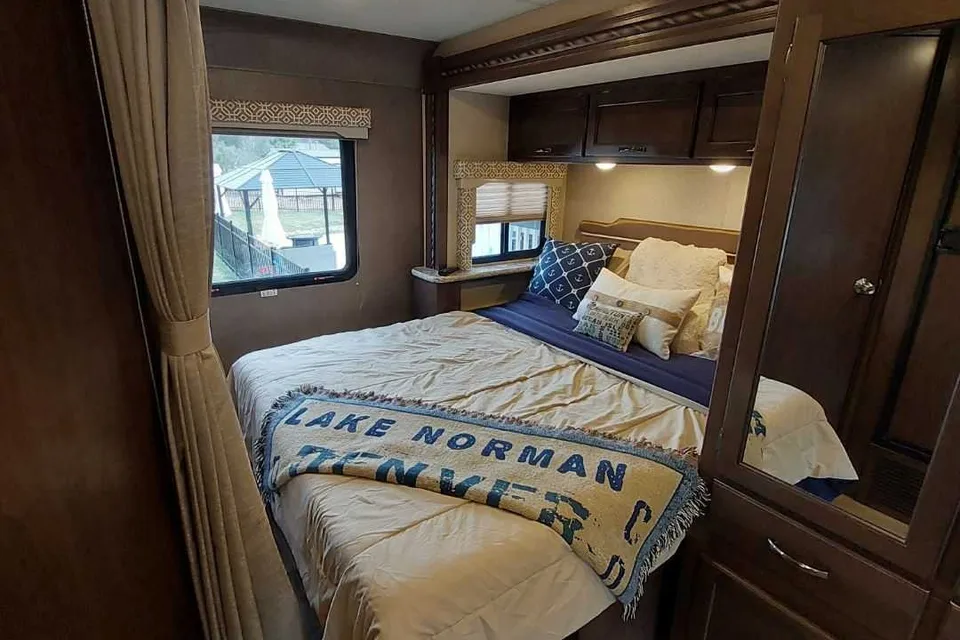 Kevin's Thor Motor Coach Freedom Elite Class C