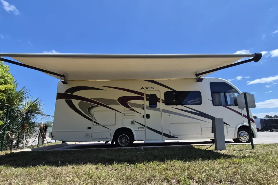 Thor Motor Coach Axis 27.7 Class A