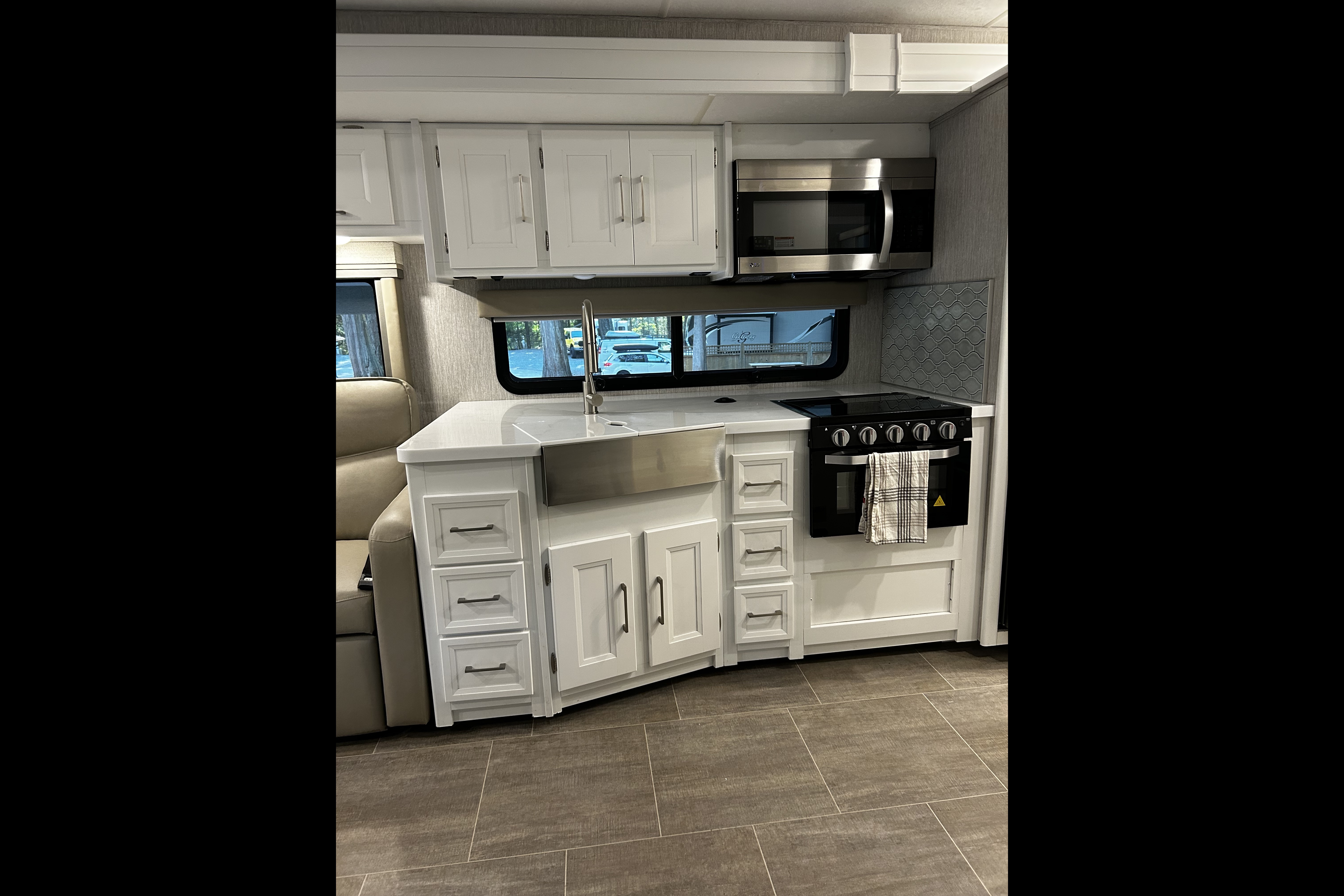 Wolf Den rentals-Coachmen Mirada Class A. Delivery and pick up only