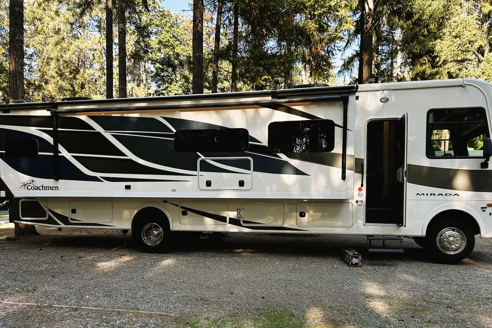 Wolf Den rentals-Coachmen Mirada Class A. Delivery and pick up only