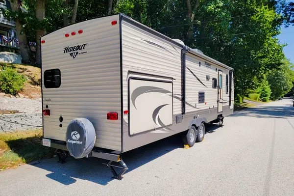 Hideaway RV rentals Pet friendly 2 bedroom spacious Hideout