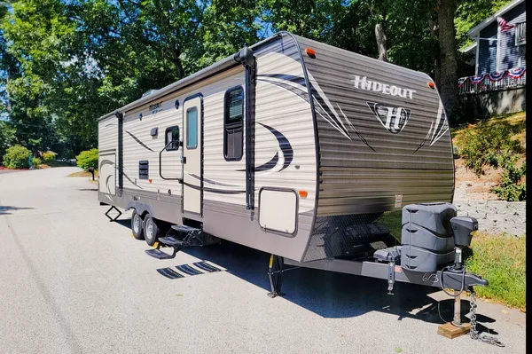 Hideaway RV rentals Pet friendly 2 bedroom spacious Hideout