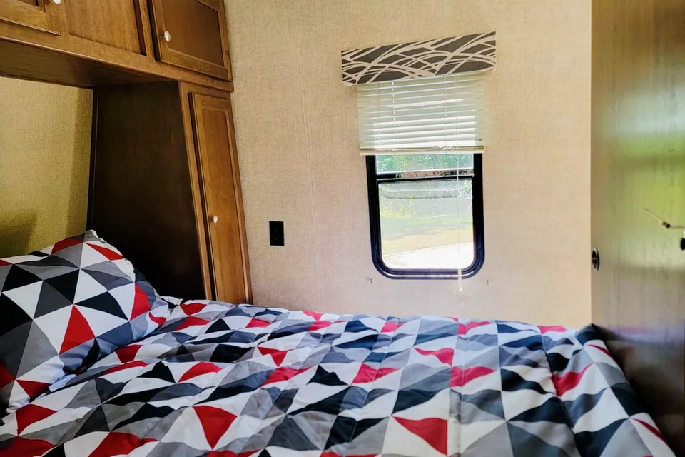 Hideaway RV rentals Pet friendly 2 bedroom spacious Hideout