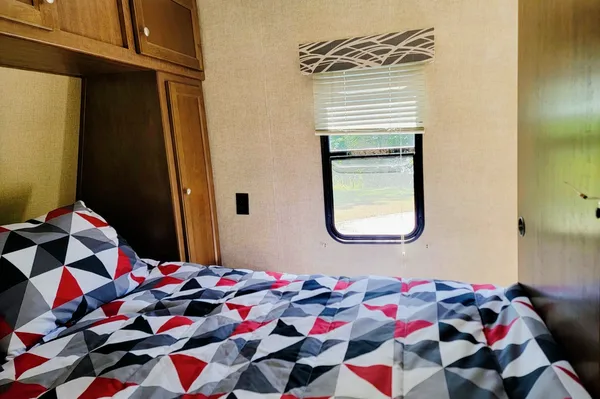 Hideaway RV rentals Pet friendly 2 bedroom spacious Hideout