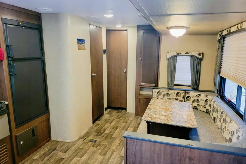 Hideaway RV rentals Pet friendly 2 bedroom spacious Hideout