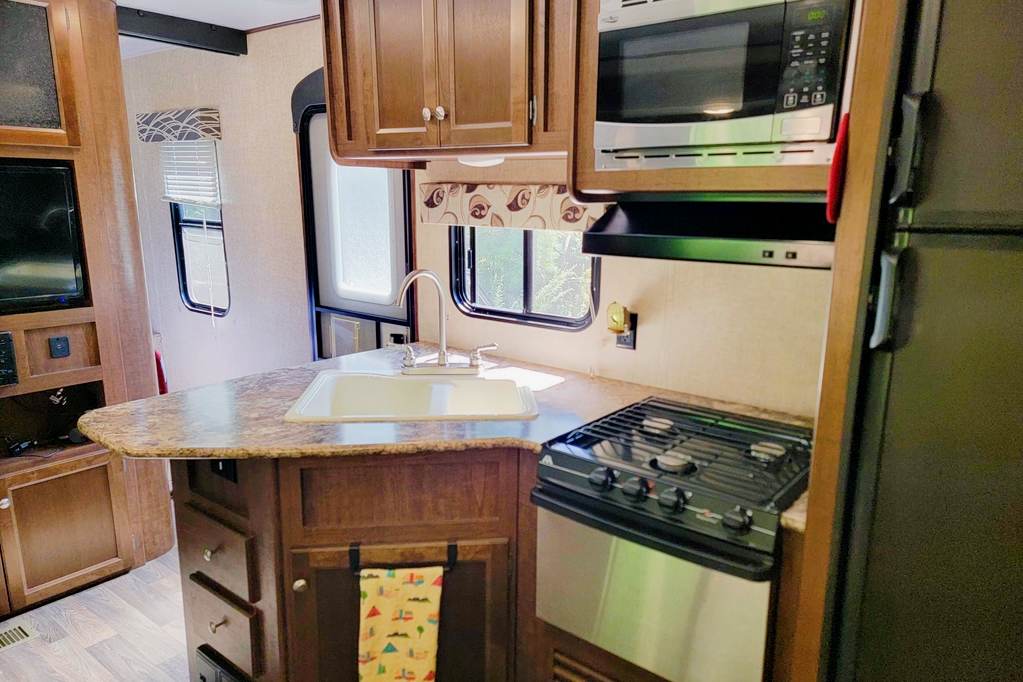 Hideaway RV rentals Pet friendly 2 bedroom spacious Hideout