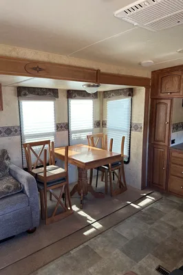 Yvan's Flagstaff Flt831fkbss Travel Trailer