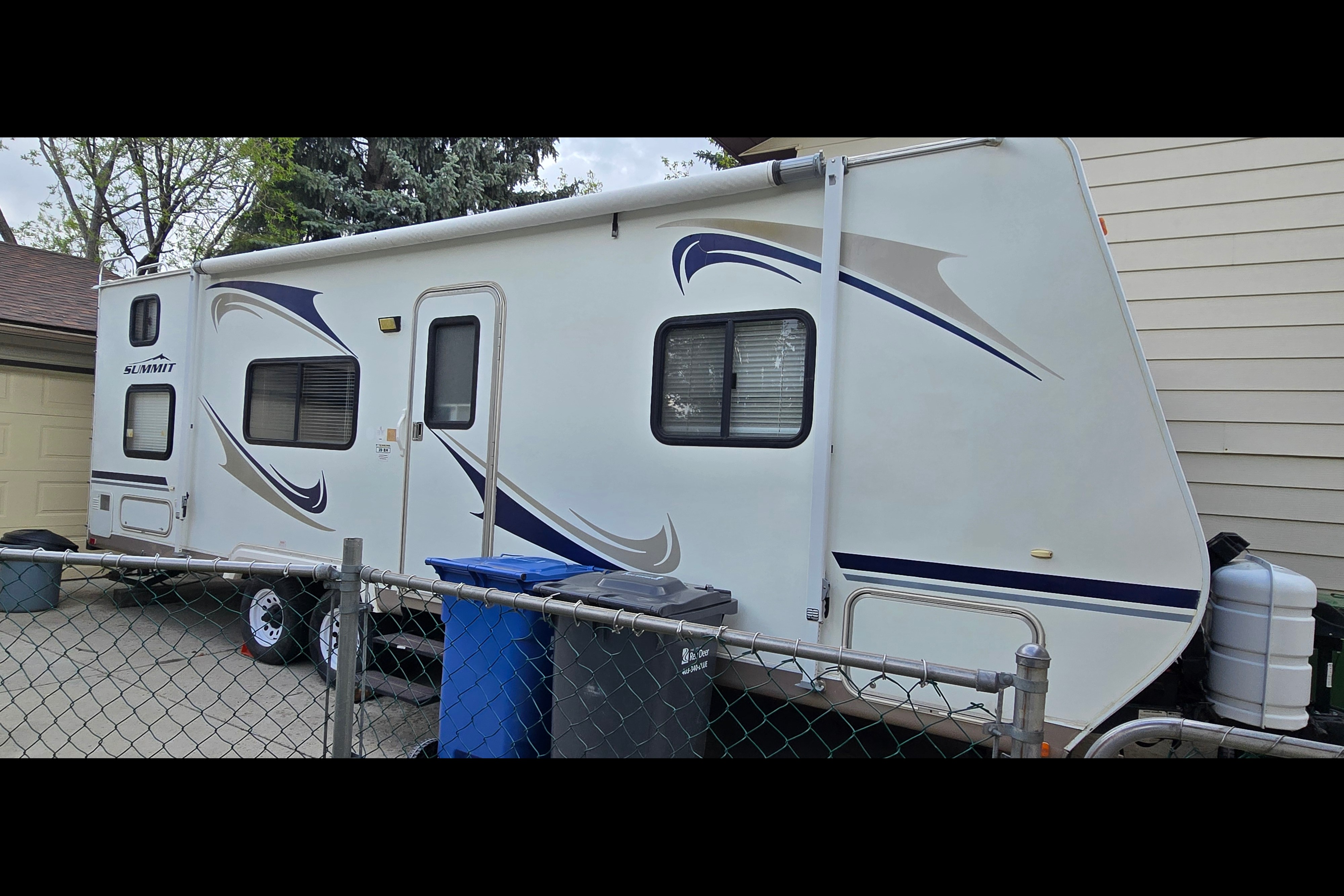 Jesse's 28 foot Family friendly camper!