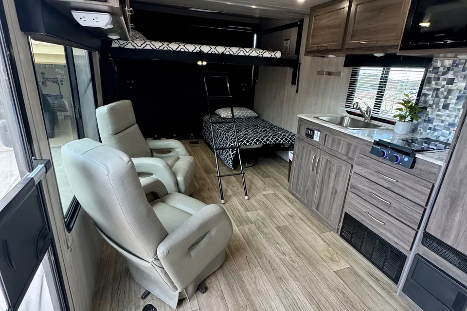 Sandsport SSS240 Toy Hauler