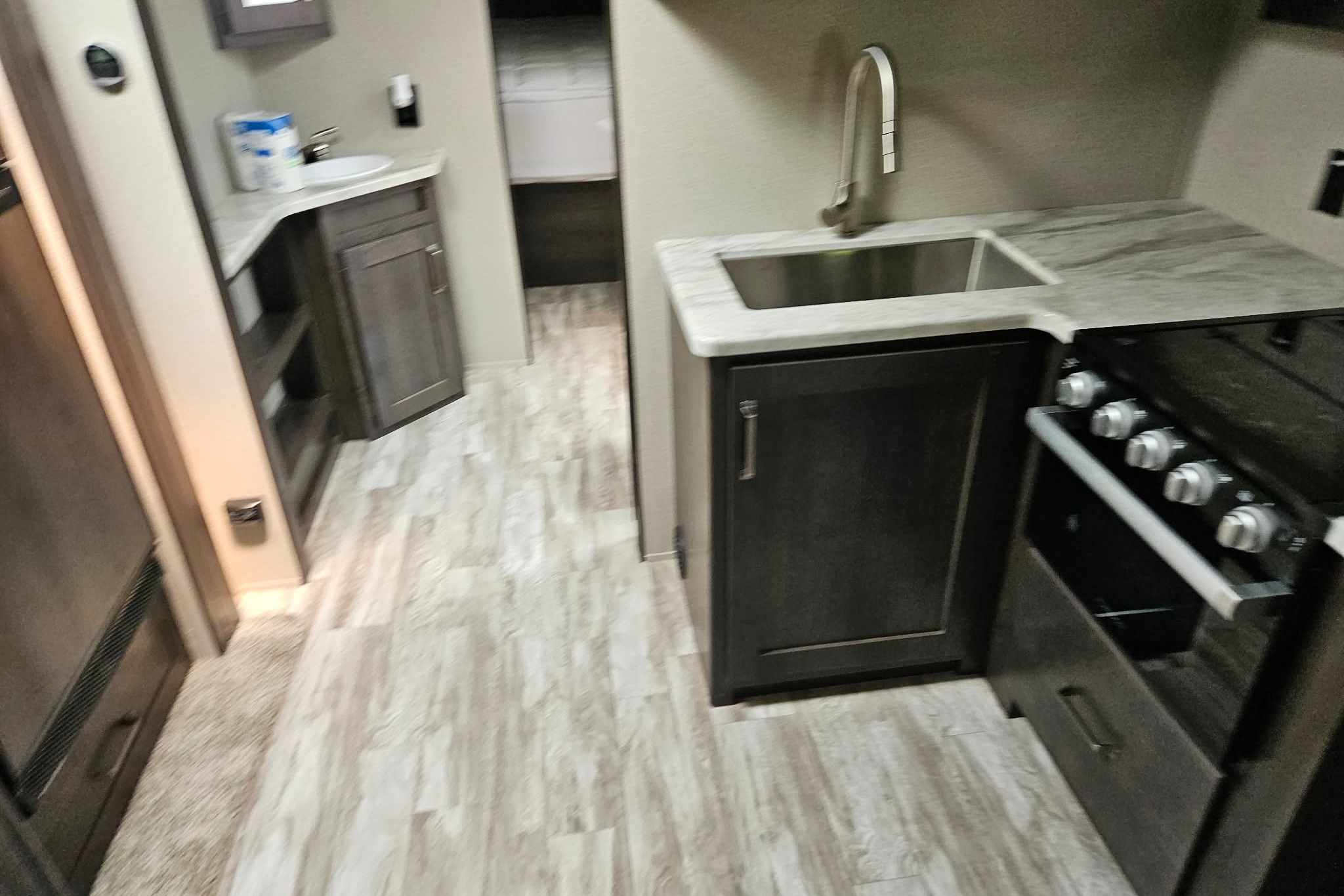 Happy Camper RV – 2022 Grand Design Transcend Xplor | Cozy & Clean, Sleeps 4