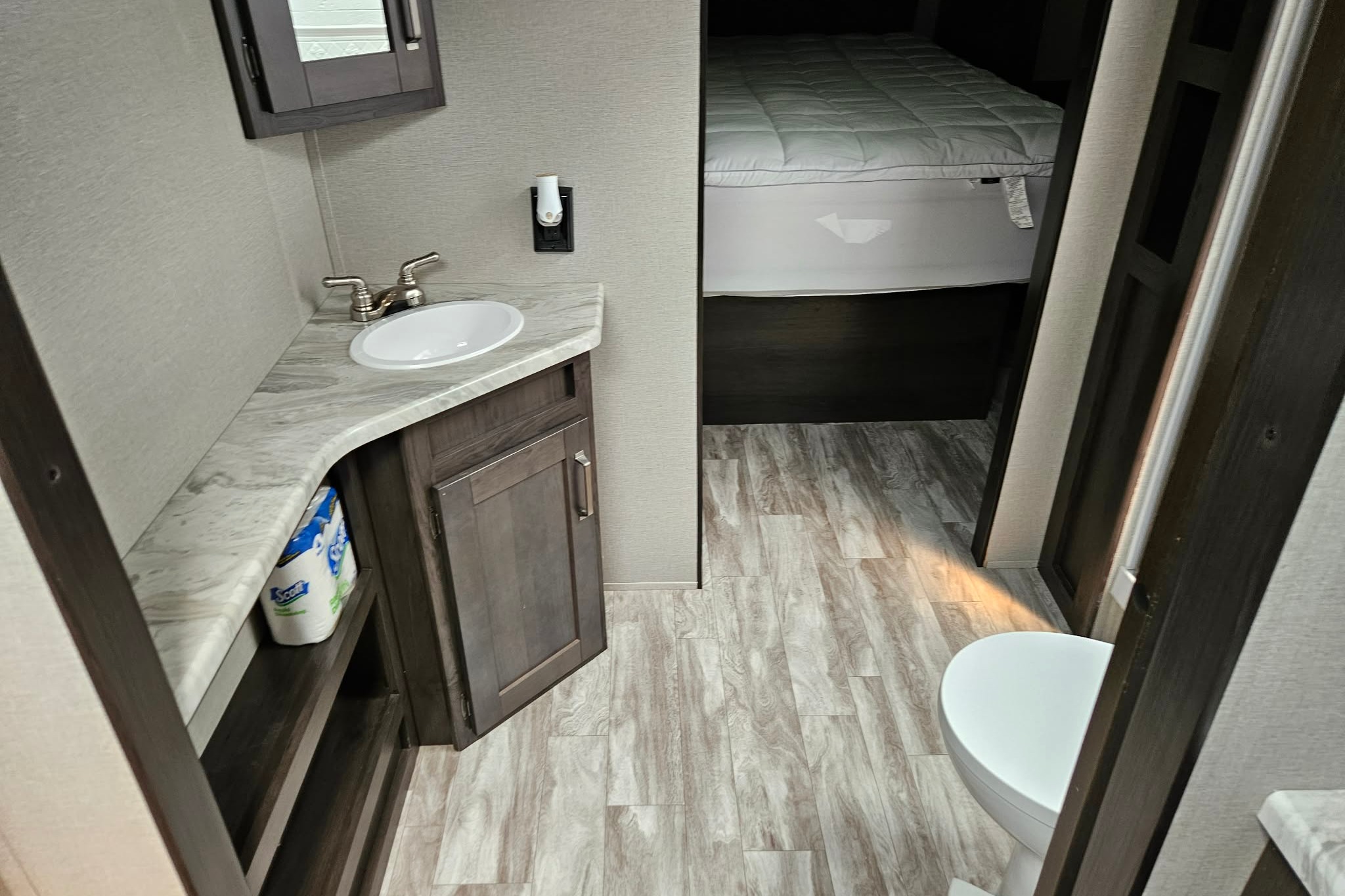 Happy Camper RV – 2022 Grand Design Transcend Xplor | Cozy & Clean, Sleeps 4