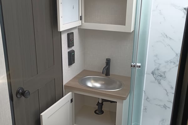 Tate and Allison's Venture SportsTrek Touring Edition Travel Trailer