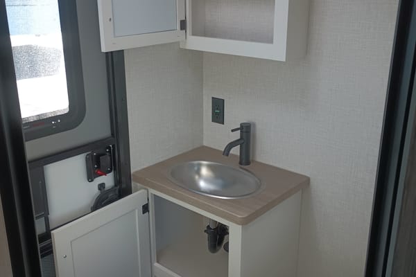 Tate and Allison's Venture SportsTrek Touring Edition Travel Trailer