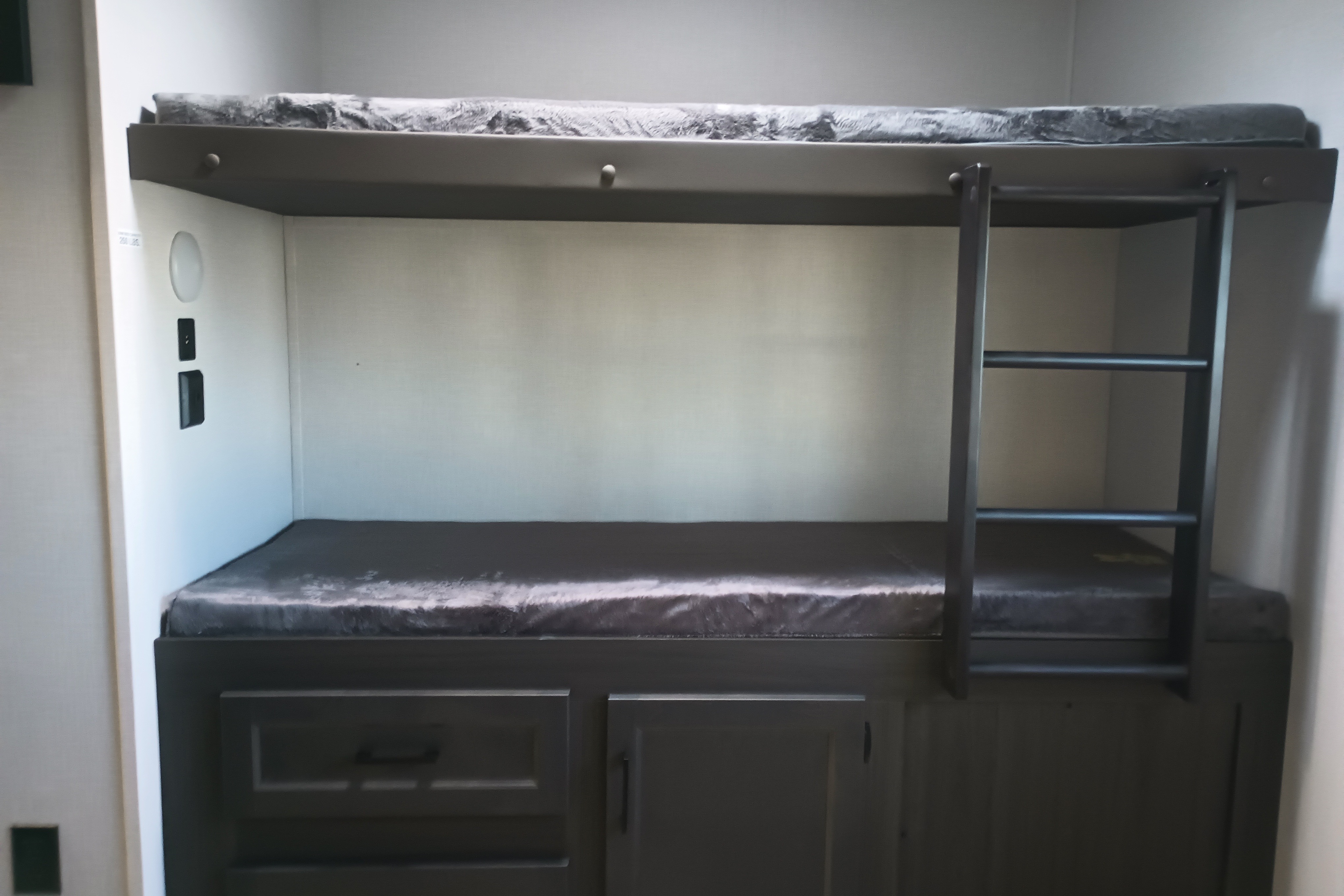 Tate and Allison's Venture SportsTrek Touring Edition Travel Trailer