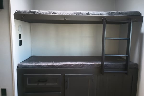 Tate and Allison's Venture SportsTrek Touring Edition Travel Trailer