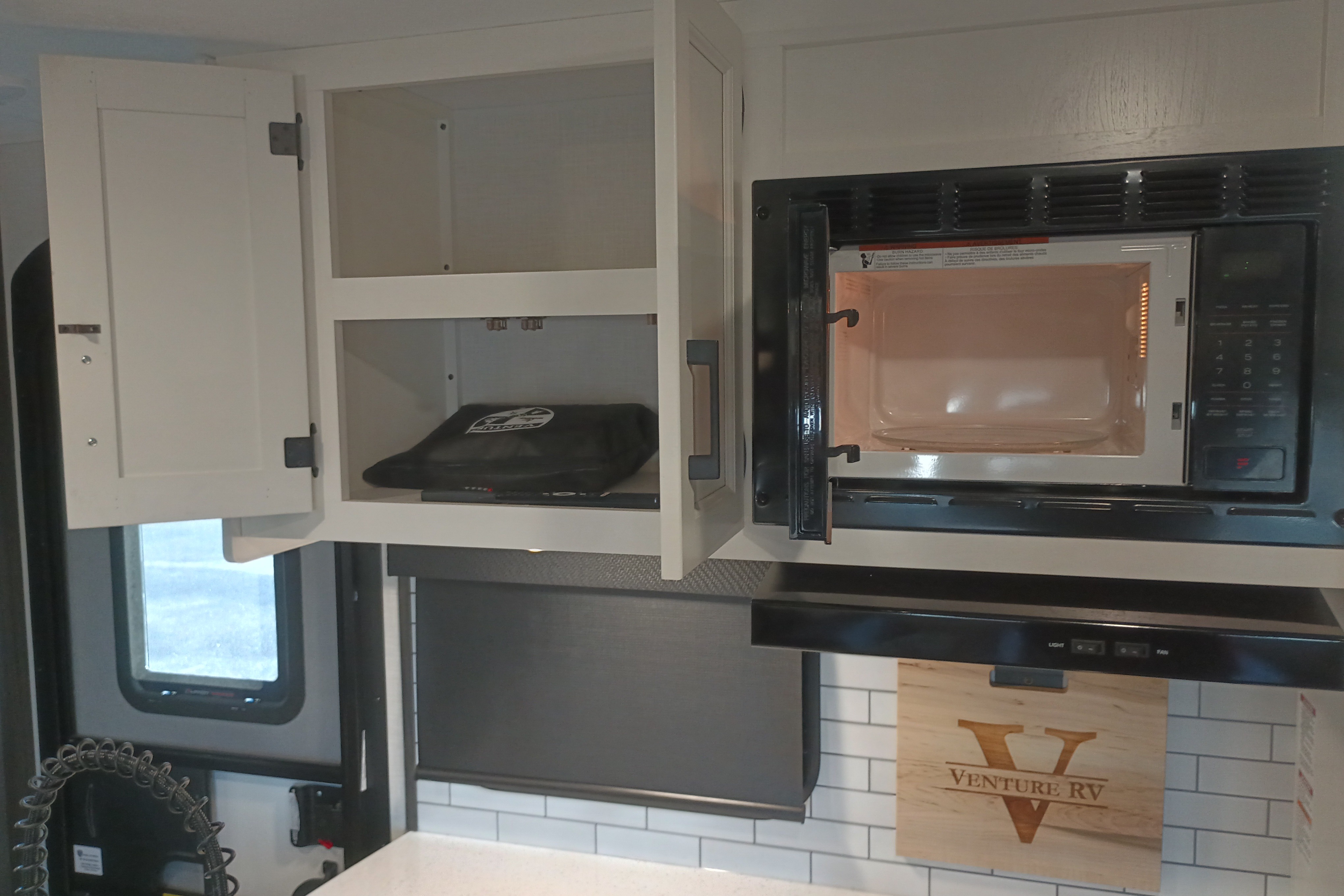 Tate and Allison's Venture SportsTrek Touring Edition Travel Trailer