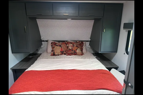Happy Glamping w/ Campfire Reverie