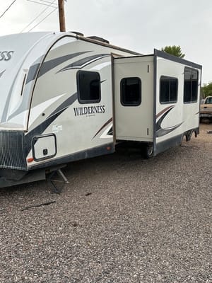 Pet Friendly 2016 Wilderness by Heartland bumper pull camper