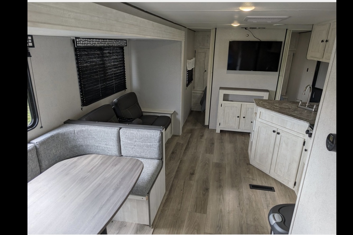 2024 Coachmen i-5 Edition; Sleeps 8