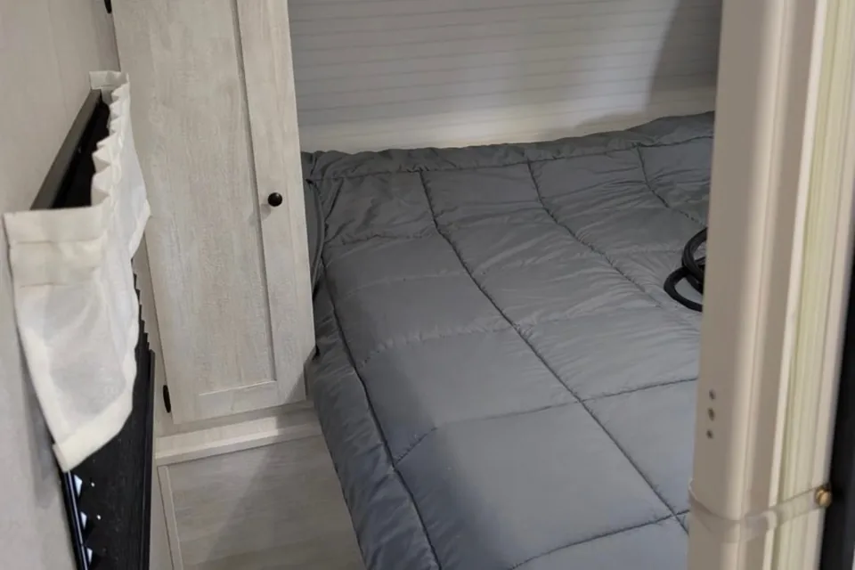 2024 Coachmen i-5 Edition; Sleeps 8