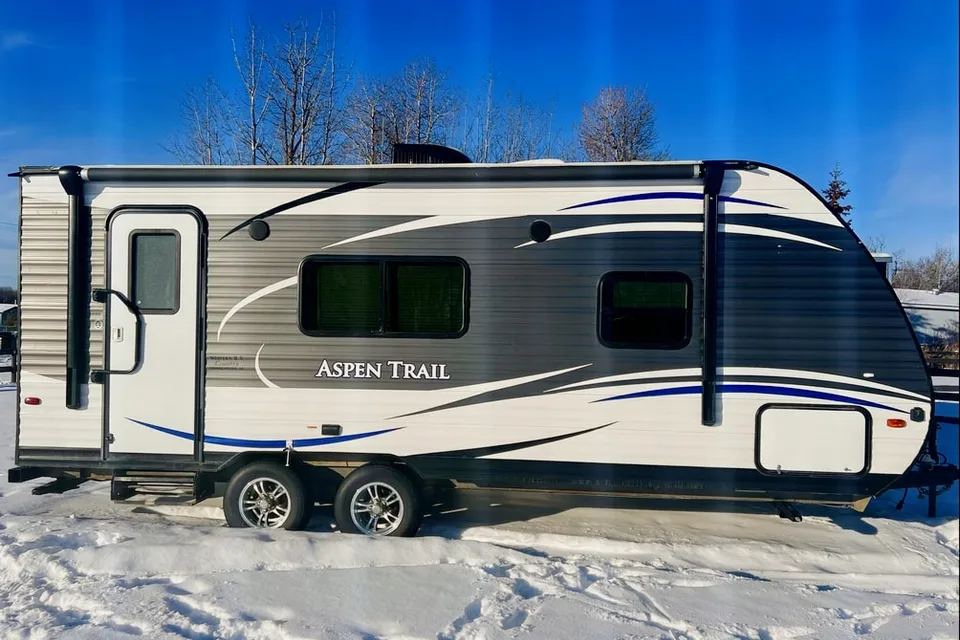 05 - 2019 - ASPEN TRAIL - 4100lbs - SLEEPS 4