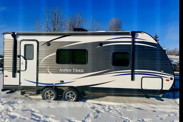 05 - 2019 - ASPEN TRAIL - 4100lbs - SLEEPS 4